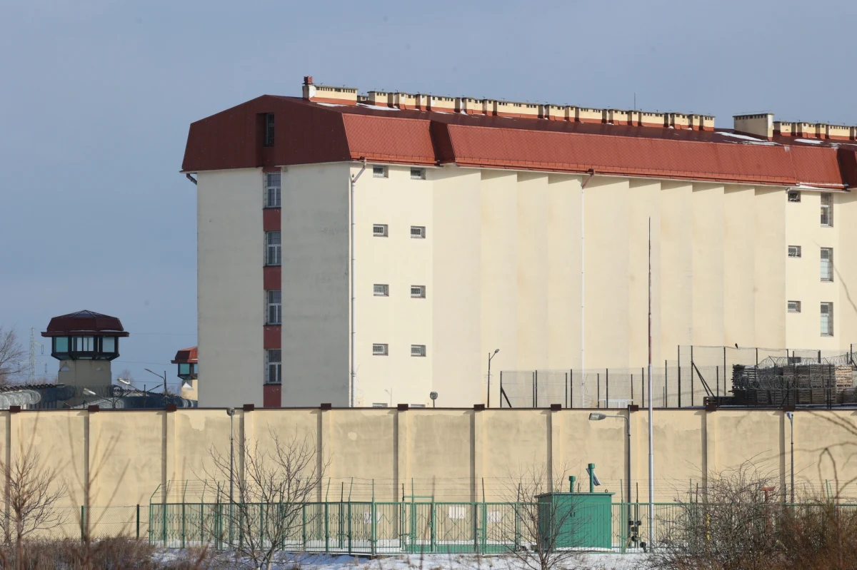 RPO bada warunki, w jakich osadzeni są Mariusz Kamiński i Maciej Wąsik - informuje biuro Rzecznika. Według ustaleń, warunki pobytu Kamińskiego w zakładzie w Radomiu "są bardzo dobre". "Bardzo zły" ma być natomiast stan cel w areszcie przejściowym na warszawskim Grochowie, gdzie obaj przebywali.