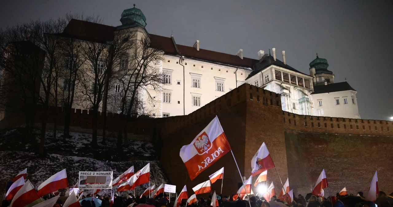 Demonstracja przeciwników koalicji rządzącej pod Wawelem