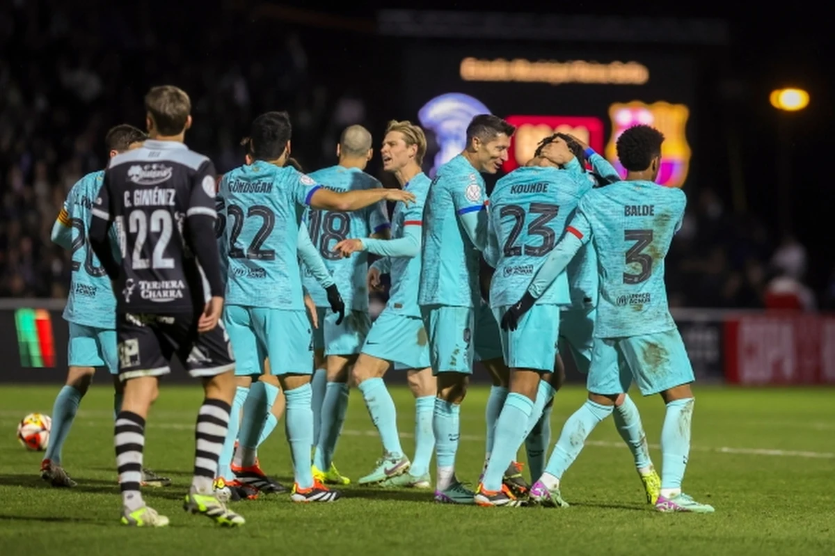 Piłkarze Barcelony pokonali na wyjeździe trzecioligowy Unionistas de Salamanca 3:1 i awansowali do ćwierćfinału Pucharu Hiszpanii (Króla). Robert Lewandowski grał od 61. minuty, ale nie wpisał się na listę strzelców.