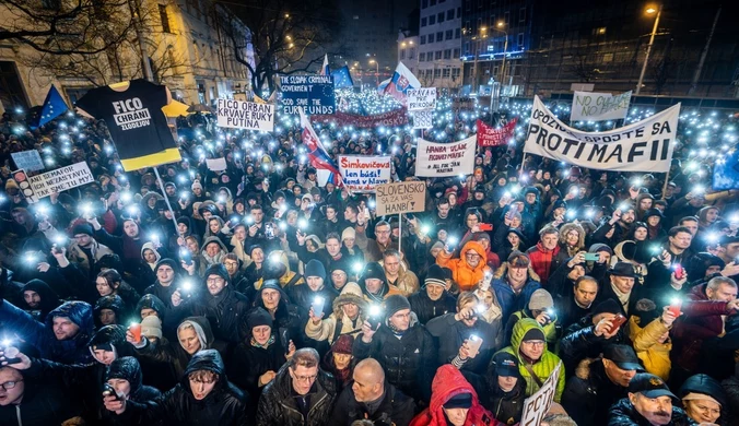 Robert Fico rozzłościł Słowaków. Tłumy protestują w całym kraju