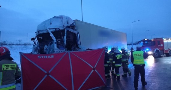 Jedna osoba zginęła w wypadku na autostradzie A1 koło Częstochowy. Zderzyły się tam dwie ciężarówki.