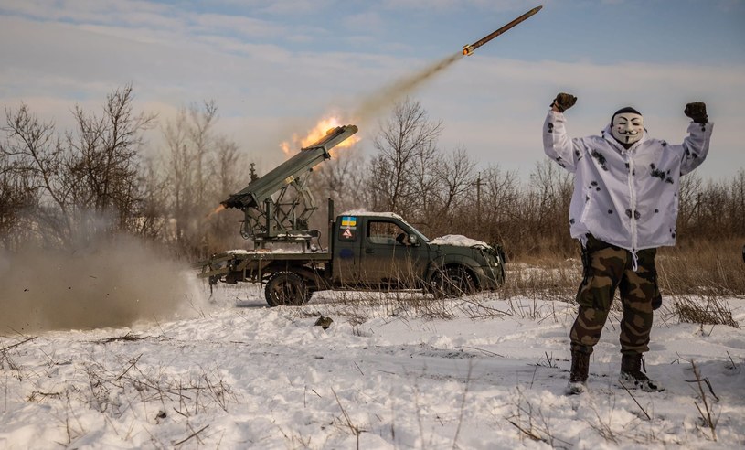 Ukraińscy żołnierze pochwalili się w sieci kolejną imponującą "samoróbką". Tym razem chodzi o improwizowaną wyrzutnię na podwoziu pickupa, którą nazwali "Mobilny Koszmar". 
