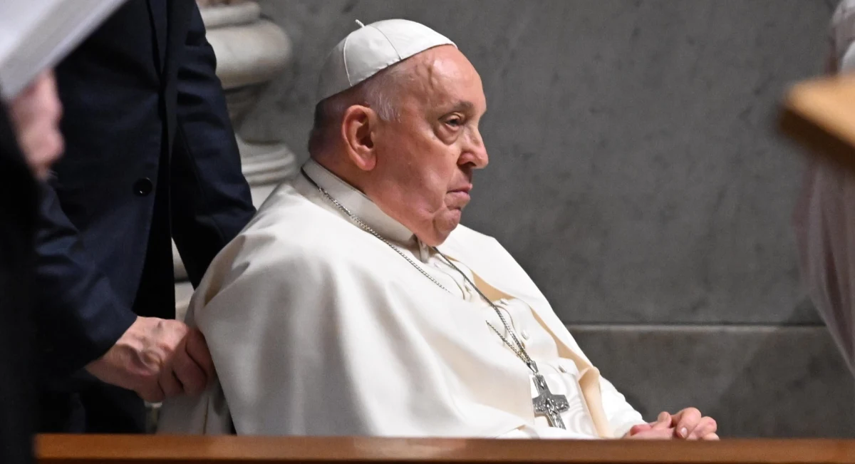 Papież Franciszek w piątek po raz kolejny przyznał, że ma kłopoty ze zdrowiem i nie może wyleczyć przeziębienia. Ojciec Święty tydzień wcześniej mówił, że przechodzi lekkie zapalenie oskrzeli.