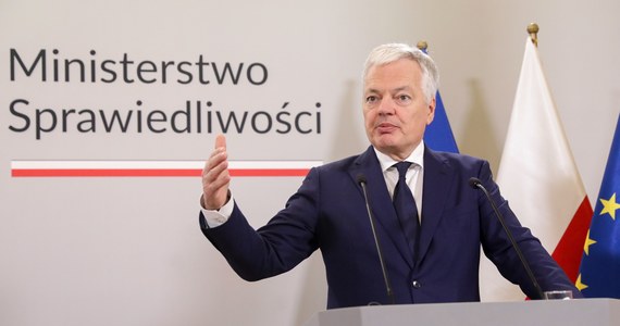 "Jestem bardzo zadowolony z tego, że polskie władze są zdeterminowane do przywrócenia w Polsce praworządności" - powiedział w piątek przebywający z wizytą w Warszawie komisarz Unii Europejskiej ds. sprawiedliwości Didier Reynders. Zaznaczył jednak, że unijni urzędnicy są świadomi, że "ten proces nie jest prosty".