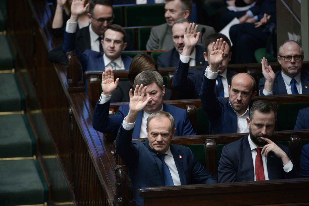 Donald Tusk jest premierem już ponad miesiąc. Jak Polacy oceniają nowy rząd? Czy spełnił oczekiwania wyborców? Wyniki sondażu United Surveys dla RMF FM i "Dziennika Gazety Prawnej" pozwolą przybliżyć nas do odpowiedzi na te pytania.