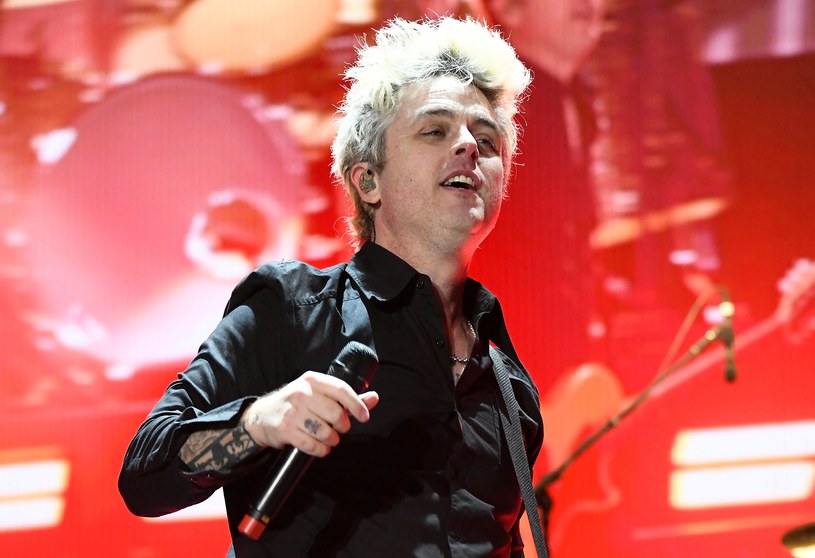 Stojący na czele pop-punkowej grupy Green Day Billie Joe Armstrong do dziś nie uporał się z problemami alkoholowymi. "Wystarczy, że wypiję kilka drinków, a wychodzi ze mnie inny facet. Nie jestem agresywny, po prostu zamieniam się wówczas w pijanego, irytującego wujka" - twierdzi. O jego problemach z nadużywaniem alkoholu traktuje piosenka "Dilemma", która znalazła się na najnowszym, 14. albumie amerykańskiej formacji.