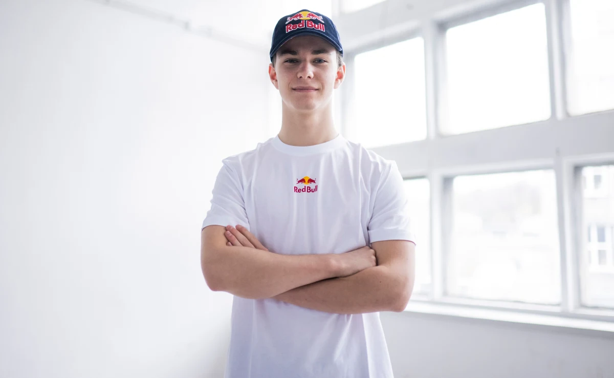 "Myślę, że jest to dla mnie duży krok i kolejny sezon, który mocno przybliża do królowej motorsportu" - mówił Kacper Sztuka na antenie internetowego Radia RMF24. 17-latek z Cieszyna wystartuje w nadchodzącym sezonie FIA Formula 3 Championship razem z czołowym zespołem tej serii MP Motorsport.