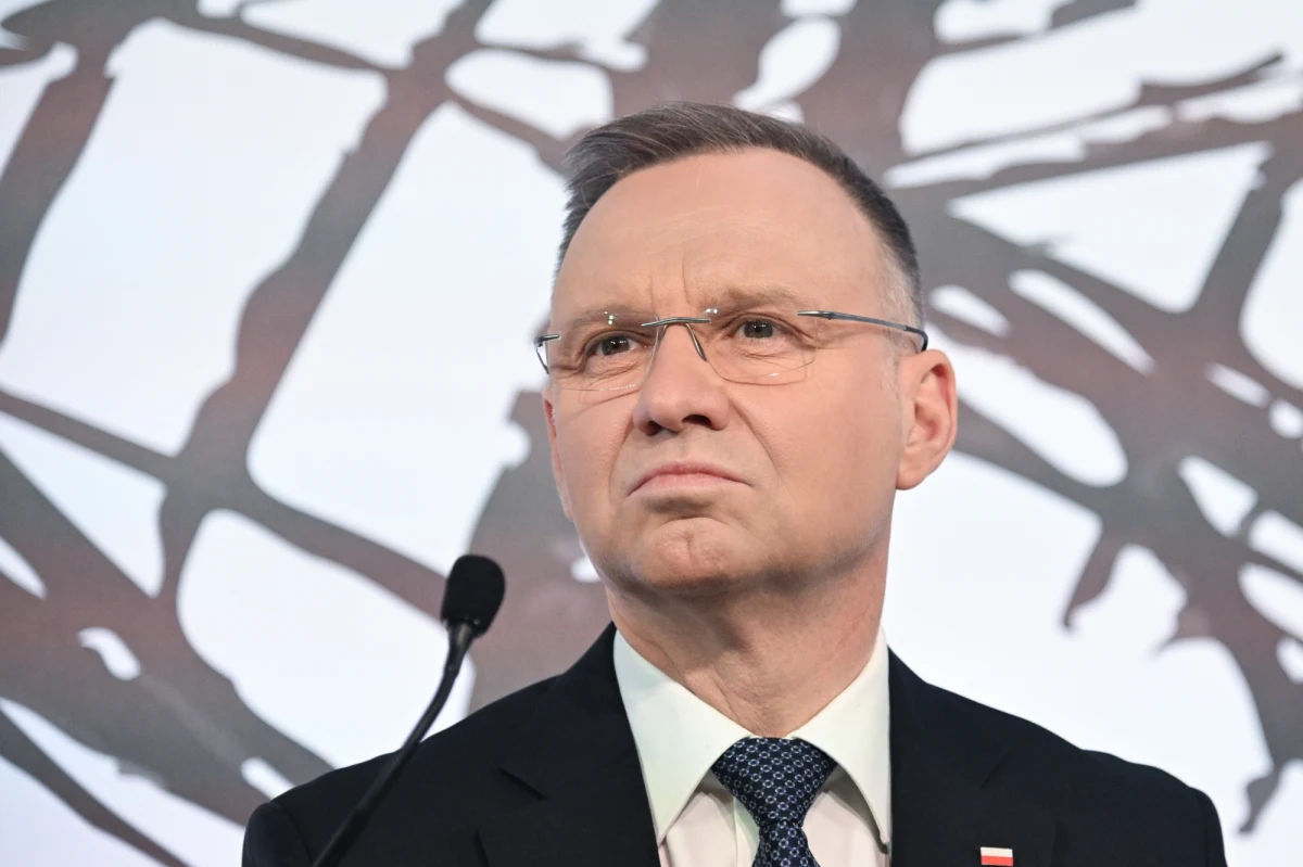 ​Komisja Europejska bada sposoby na odblokowanie ponad 100 mld euro unijnych funduszy UE dla Polski, nawet jeśli prezydent Andrzej Duda zawetuje reformy sądownictwa przeprowadzane przez rząd Donalda Tuska - podał brytyjski dziennik "Financial Times".