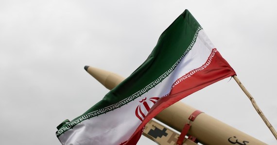 Irański satelita Soraya umieszczony na orbicie ziemskiej - oznajmiła w sobotę irańska agencja państwowa IRNA. Teheran nie poinformował jakie cele będzie wykonywała aparatura. Stany Zjednoczone powiadomiły wcześniej, że działania Iranu są niezgodne z rezolucją Rady Bezpieczeństwa ONZ. Istnieją obawy, że jest to kolejny etap rozwoju irańskiego programu rakietowego.