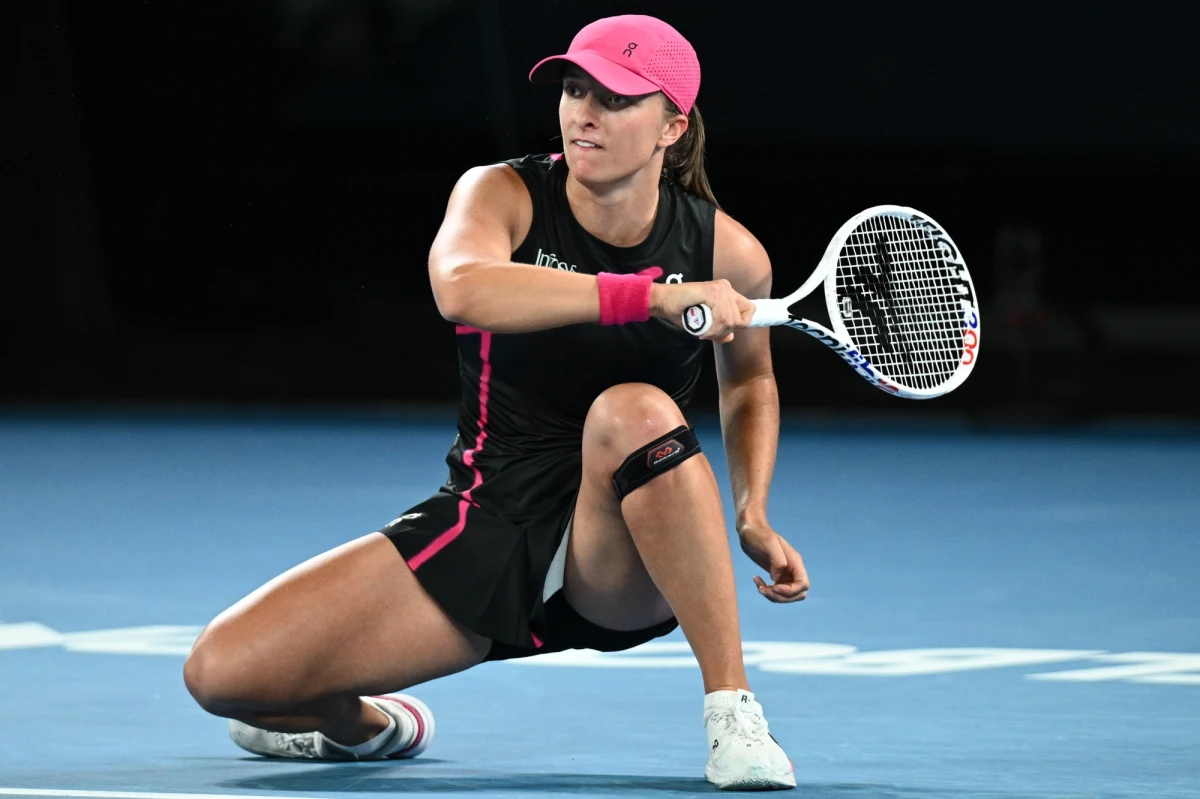Największe zaskoczenie Australian Open, sensacja, szok - tak czeskie media zareagowały na zwycięstwo 50. w światowym rankingu tenisistek Lindy Noskovej nad prowadzącą w tym zestawieniu Igą Świątek 3:6, 6:3, 6:4 w trzeciej rundzie wielkoszlemowego turnieju w Melbourne..
