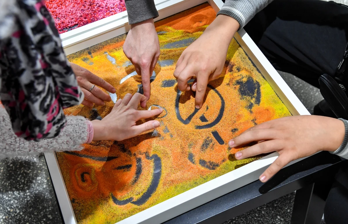 Bielskie Biuro Wystaw Artystycznych przygotowało specjalną ekspozycję dla osób niewidomych. "Dotyk Sztuki/Touch of Art" to pierwsza wystawa w historii miejskiej galerii, której eksponaty będzie można dotknąć. Ekspozycję sztuki haptycznej można zwiedzać od soboty 20 stycznia.