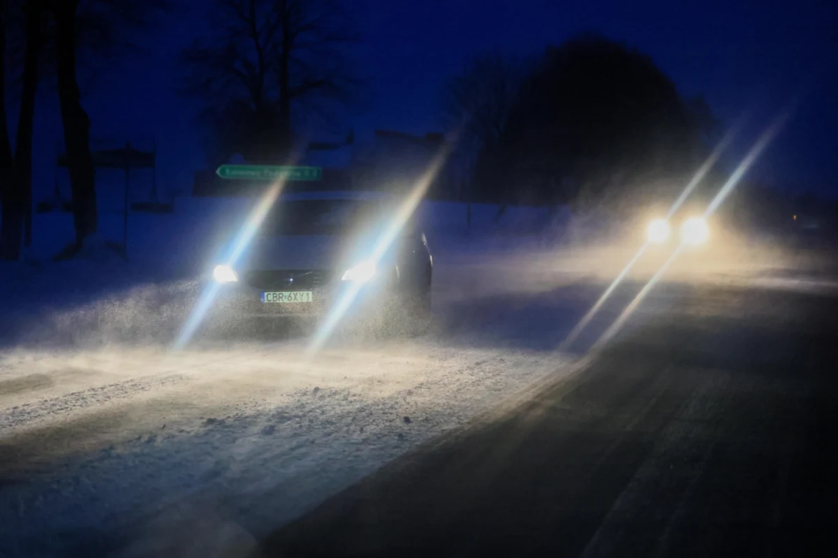 Instytut Meteorologii i Gospodarki Wodnej wydał alerty pierwszego stopnia przed oblodzeniem, które obejmują północną, centralną i wschodnią część Polski. Dodatkowo m.in. na Lubelszczyźnie i Podlasiu spodziewane są zawieje i zamiecie śnieżne. 