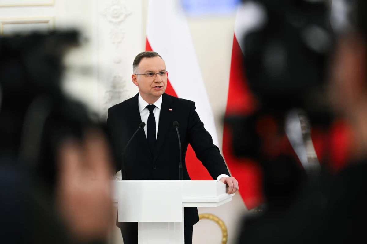 "To niestety nasza tradycja, że musimy walczyć o wolność przeciw rosyjskiemu najeźdźcy. Dlatego tak bardzo ważne jest, aby wspierać Ukrainę" - powiedział w niedzielę Andrzej Duda. Prezydent złożył wizytę w Wilnie, co ma związek z obchodami 161. rocznicy wybuchu Powstania Styczniowego.