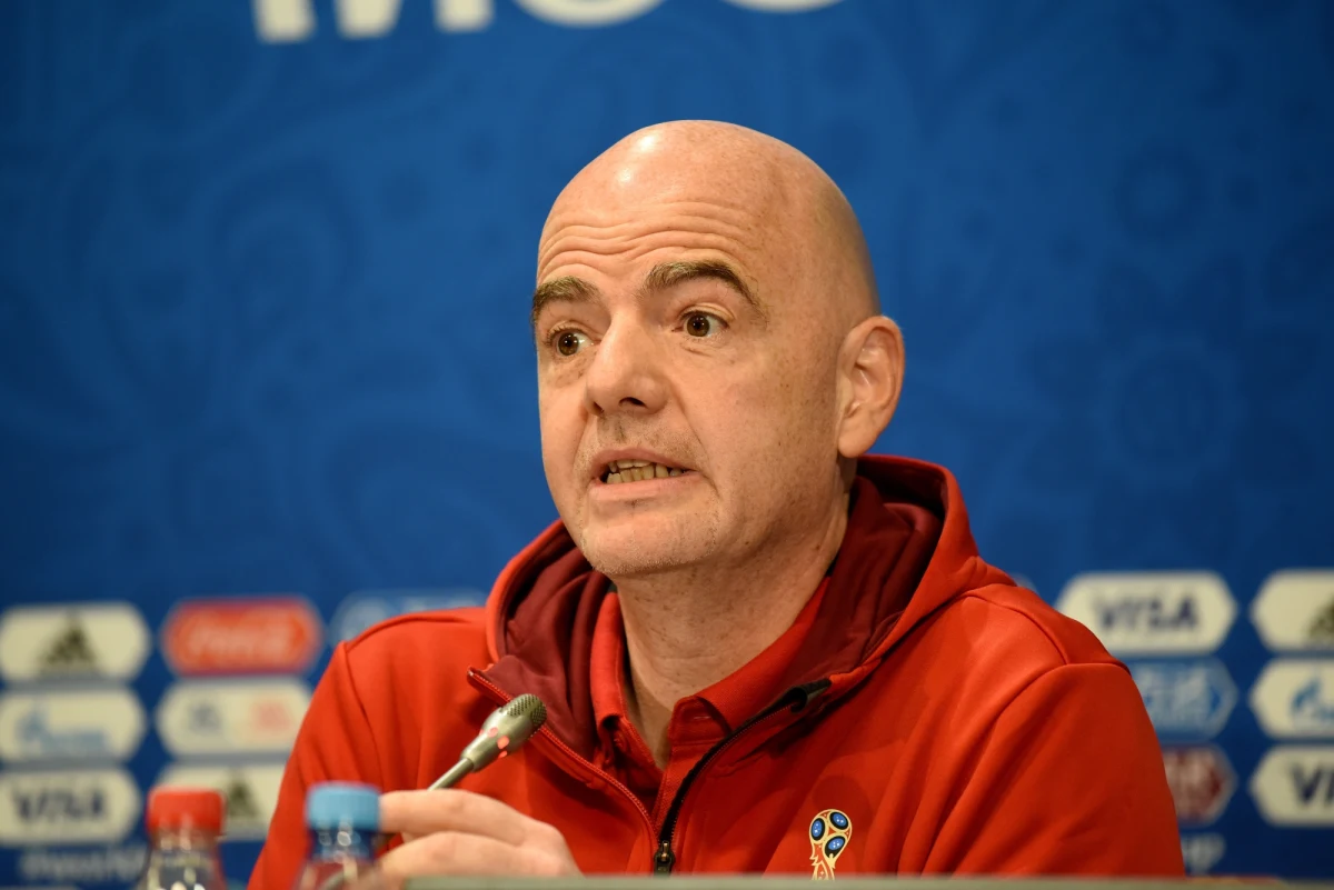 Prezydent FIFA Gianni Infantino zapowiedział wprowadzenie walkowerów z automatu wobec drużyn, których kibice dopuścili się w sobotę rasistowskich obelg. Do bulwersujących incydentów doszło podczas meczów w Udinese i Sheffield.