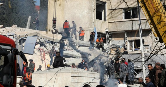 W sobotnim ataku Izraela w Damaszku, stolicy Syrii, zginęło łącznie 12 osób, w tym 5 irańskich doradców oraz wojskowych. Ostrzelany został czteropiętrowy budynek mieszkalny w dzielnicy Mazzeh.