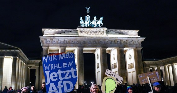 1,4 mln osób - tyle protestowało w całych Niemczech w weekendowych manifestacjach przeciwko prawicowemu ekstremizmowi i rasizmowi. Takie szacunki podali organizatorzy protestów. Media informują o 300 tys. demonstrujących. 