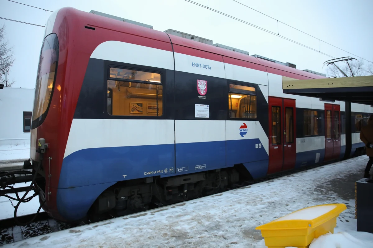 Poniedziałek jest kolejnym dniem strajku pracowników Warszawskiej Kolei Dojazdowej. Pociągi nie kursowały  między 6-8. Kolejna odsłona protestu dziś między 15-17. 
