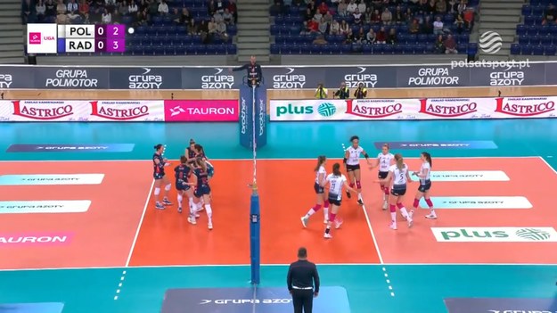 Skrót meczu Grupa Azoty Chemik Police – MOYA Radomka Radom 2:3 (21:25, 25:20, 25:20, 23:25, 11:15) - siatkówka, Tauron Liga, 16. kolejka.

 

_______
Chemik: Monika Fedusio, Agnieszka Korneluk, Elizabet Inneh-Varga, Martyna Łukasik, Dominika Pierzchała, Marlena Kowalewska – Martyna Grajber-Nowakowska (libero) oraz Bruna Honorio Marques, Saliha Sahin, Iga Wasilewska, Natalia Mędrzyk, Xia Ding. Trener: Marco Fenoglio.
Radomka: Angelika Gajer, Natalia Murek, Martyna Świrad, Monika Gałkowska, Hilary Johnson, Marie Schölzel – Maria Stenzel (libero) oraz Klaudia Nowakowska, Dagmara Dąbrowska, Adrianna Rybak-Czyrniańska, Paulina Reiter. Trener: Jakub Głuszak.