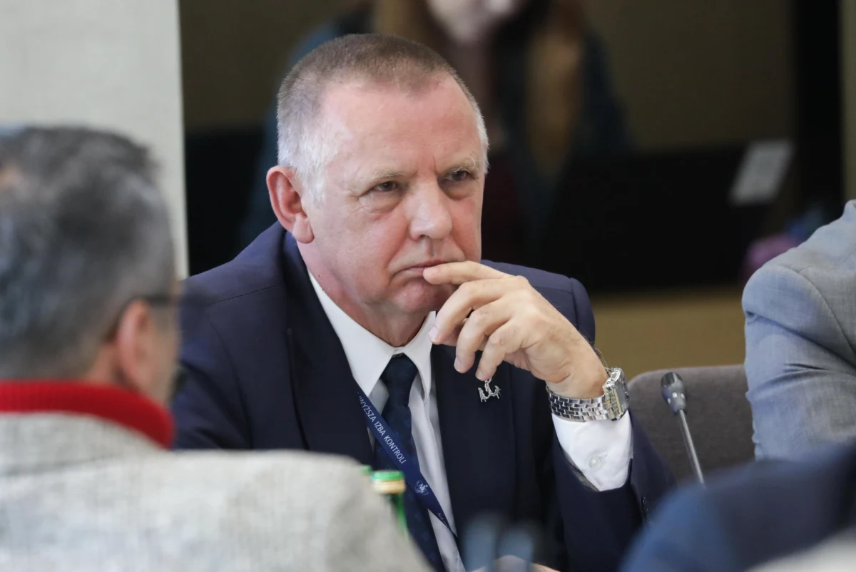 Drugi wniosek o uchylenie immunitetu prezesowi NIK trafił z Prokuratury Krajowej do Adama Bodnara, obecnego prokuratora generalnego - informuje "Rzeczpospolita".