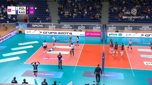 Fragmenty meczu Grupa Azoty Chemik Police – MOYA Radomka Radom 2:3 (21:25, 25:20, 25:20, 23:25, 11:15) - siatkówka, Tauron Liga, 16. kolejka. Monika Gałkowska popisała się bardzo mocnym atakiem w czwartym secie.

