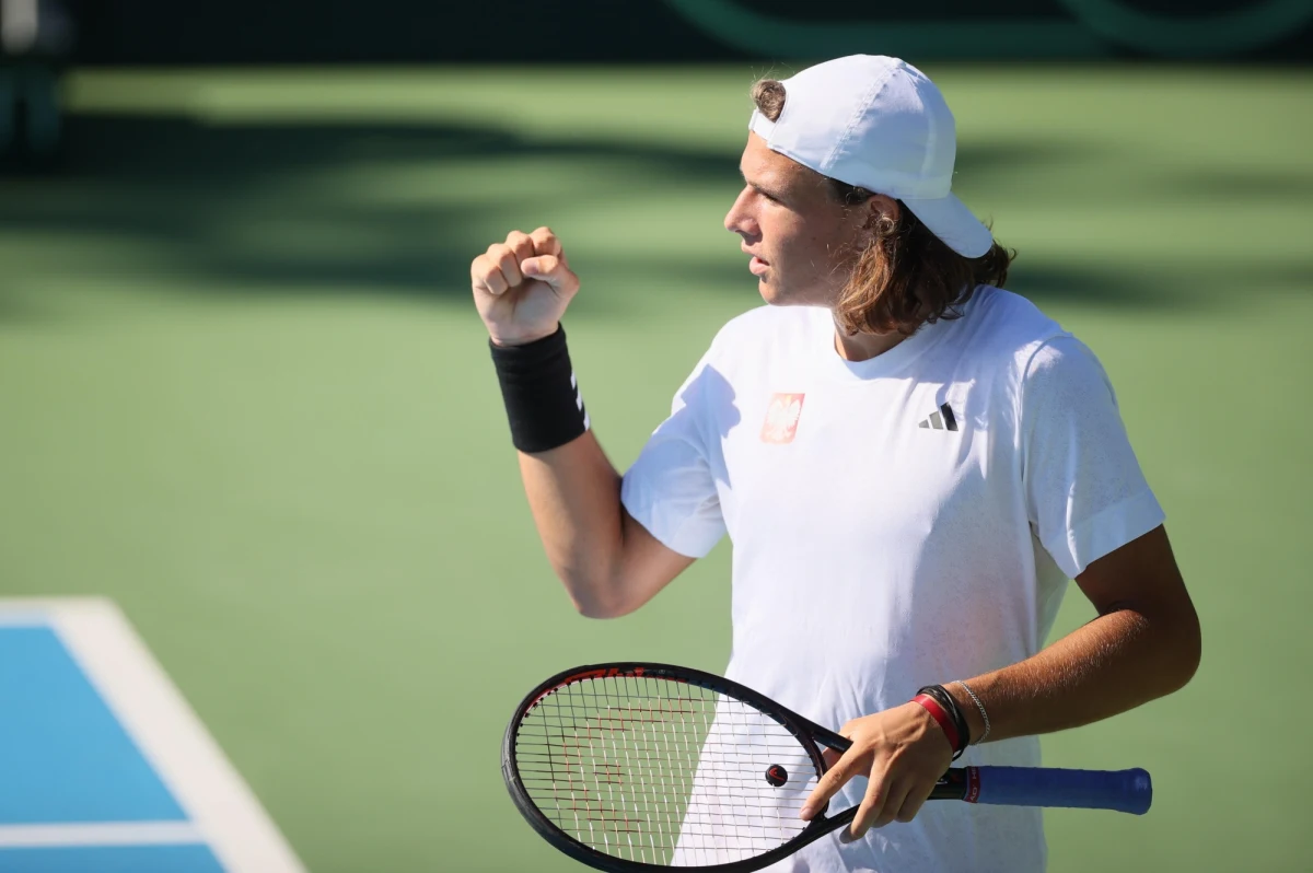 Tomasz Berkieta podbija juniorski Australian Open. Młody Polak awansował do 1/8 finału, ale to koniec jego osiągnięć. Podczas jednego z serwisów posłał piłkę z oszałamiającą prędkością 233 km/h.