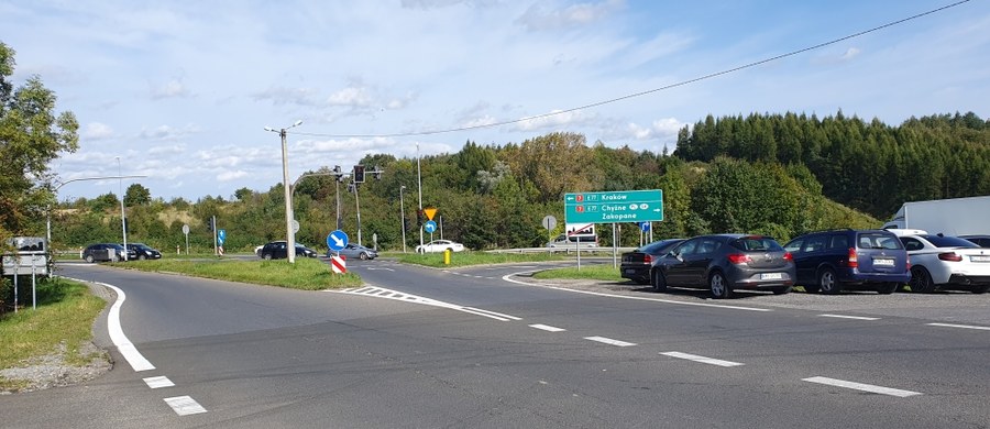 GDDKiA podpisała umowę na budowę nowego węzła w Myślenicach, na skrzyżowaniu zakopianki z ul. Sobieskiego. Powstanie również kładka dla pieszych na wysokości przystanku Tarnówka. 
