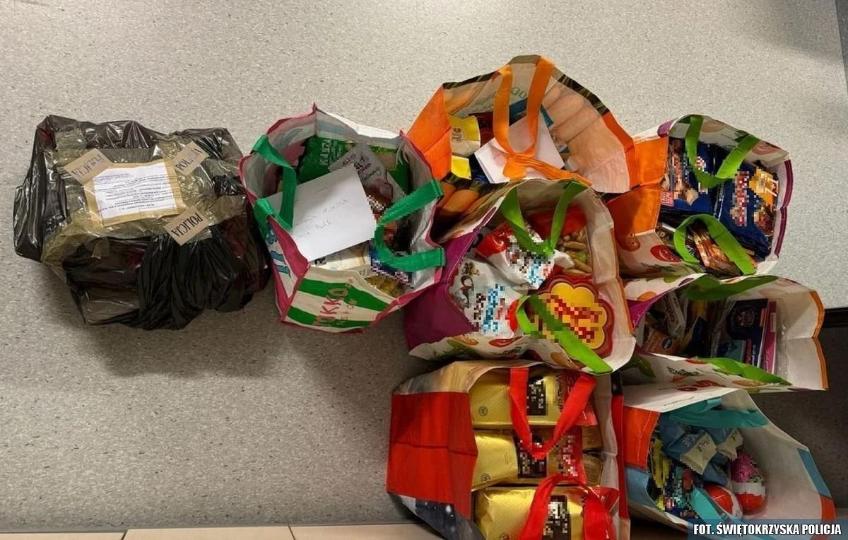 Na gorącym uczynku policjanci zatrzymali nieuczciwą kasjerkę i klientkę, które okradały sklep jednej z sieci handlowych w Skarżysku-Kamiennej. W proceder zamieszana była jeszcze jedna kasjerka.