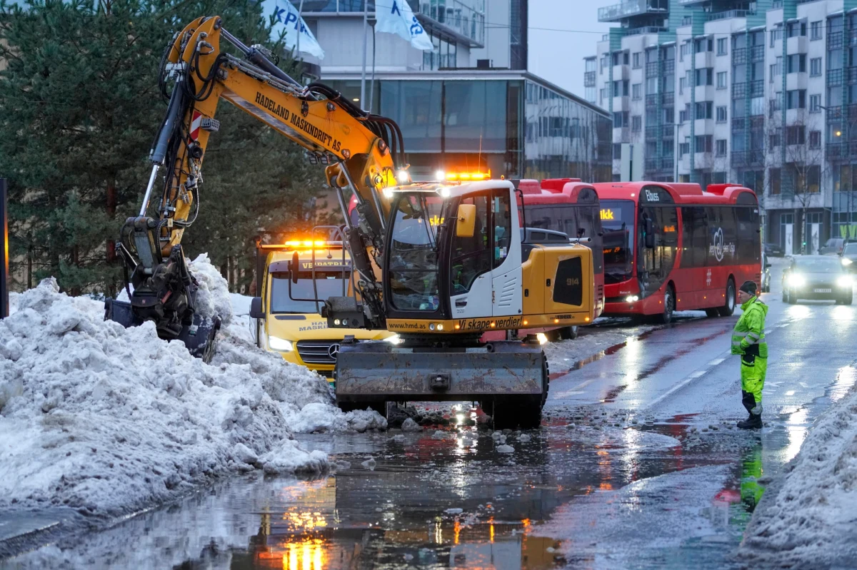 Orkan Ashia przyniósł do Skandynawii nagłe ocieplenie i intensywne opady deszczu. Sparaliżowany został  transport. W stolicy Norwegii Oslo odwołano loty z głównego lotniska, w Szwecji - połączenia promowe na Gotlandię.