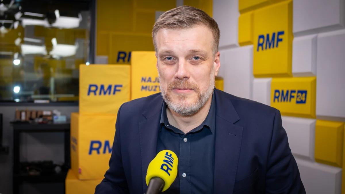 "Myślę, że (spór dotyczący TVP zakończy się - przyp. red.) szybciej (niż za kilka lat - przyp. red.), ale faktem jest, że to jeszcze chwilę potrwa" - powiedział Adrian Zandberg, który był gościem Grzegorza Sroczyńskiego w Popołudniowej rozmowie w RMF FM. Poseł partii Razem mówił również m.in. o wysokości podwyżek dla nauczycieli i konieczności wprowadzenia "uniwersalnego mechanizmu" dotyczącego waloryzacji wynagrodzeń dla pracowników sektora publicznego.