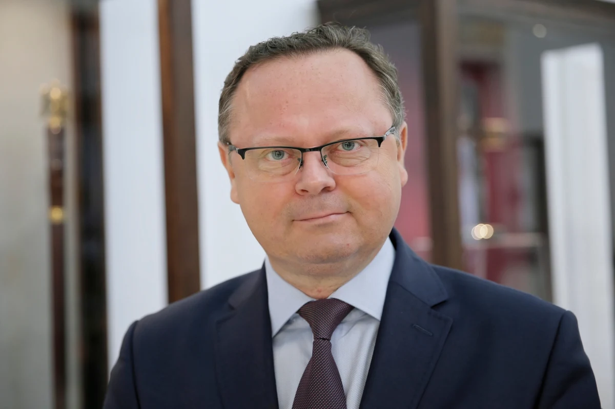 „Chcielibyśmy rozpocząć ścisłą współpracę między przemysłem zbrojeniowym Polski i Ukrainy” – powiedział w Rozmowie o 7 w RMF FM i Radiu RMF24 wiceminister spraw zagranicznych, Andrzej Szejna. Polityk Lewicy tłumaczył, że powołanie Pawła Kowala na pełnomocnika rządu ds. odbudowy Ukrainy to szansa dla polskich firm. Ma nadzieję, że to, co mówi Donald Trump o Ukrainie i NATO to jedynie „pokrzykiwania wyborcze”. Szejna przyznał też, że największe od lat manewry NATO Steadfast Defender 2024 to sygnał dla Rosji, że "pohukiwanie na Polskę (...) czy na NATO nie ma sensu". 