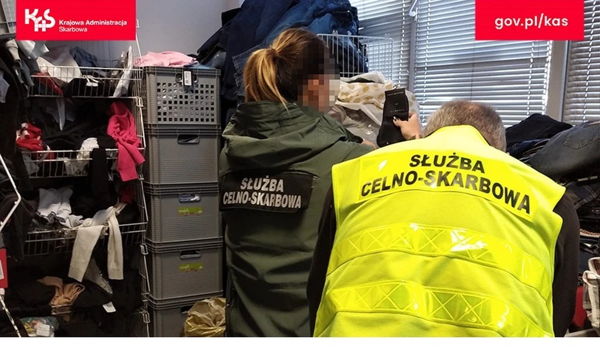 Wspólna akcja mazowieckiej Krajowej Administracji Skarbowej i Centralnego Biura Śledczego Policji doprowadziła do likwidacji magazynu podróbek. Zarekwirowano odzież, buty, galanterię oraz perfumy z bezprawnie naniesionymi znakami towarowymi kilkunastu znanych firm. Jak oszacowali śledczy, wartość towarów, gdyby były oryginalne, wyniosłaby prawie 2 mln zł.