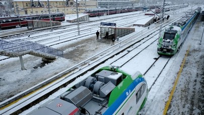 Marznący deszcz powodem problemów kolejowych na południu Polski. Sytuacja już opanowana 