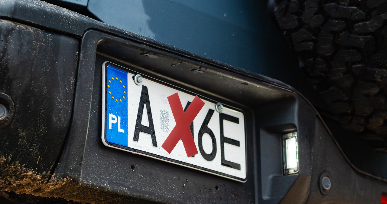 Przerobił taśmą tablicę rejestracyjną. Sąd uznał to za dobry żart