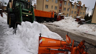 Służby rozpoczęły wywożenie śniegu z miasta