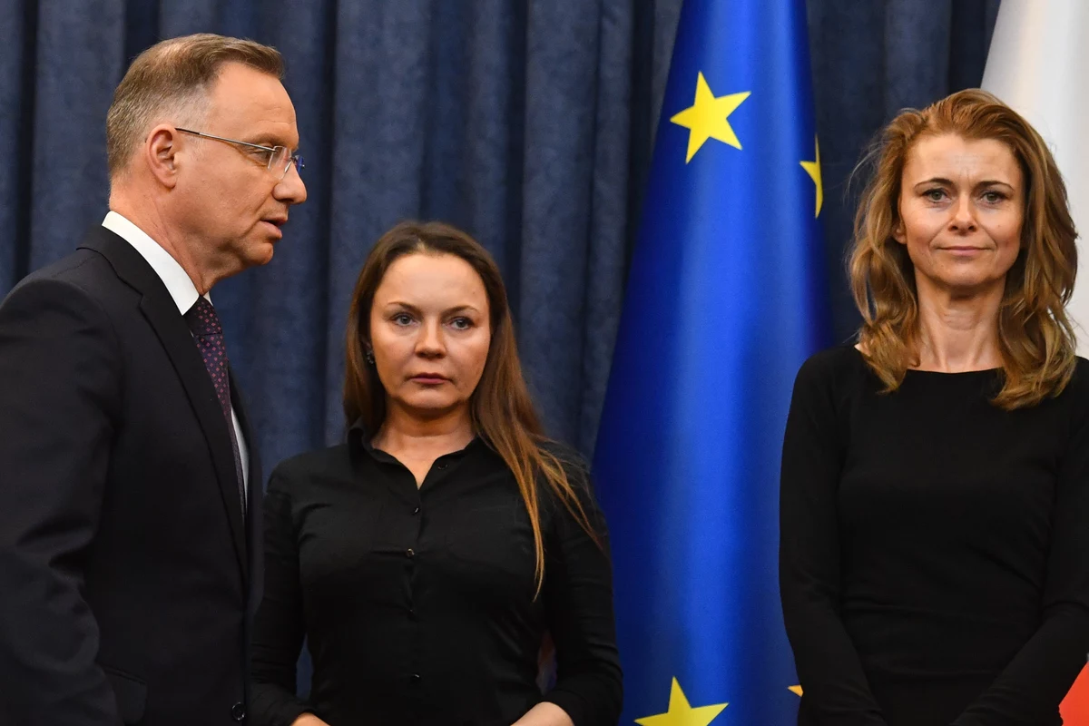 Barbara Kamińska i Romualda Wąsik zabrały głos po oświadczeniu prezydenta Andrzeja Dudy o ułaskawieniu Mariusza Kamińskiego i Macieja Wąsika. "Jedziemy do zakładów odebrać naszych mężów” - Romualda Wąsik.