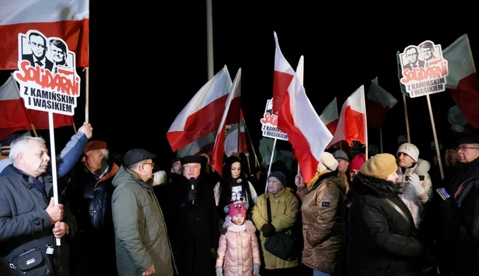 Protesty przed zakładami karnymi "Uwolnić natychmiast!"