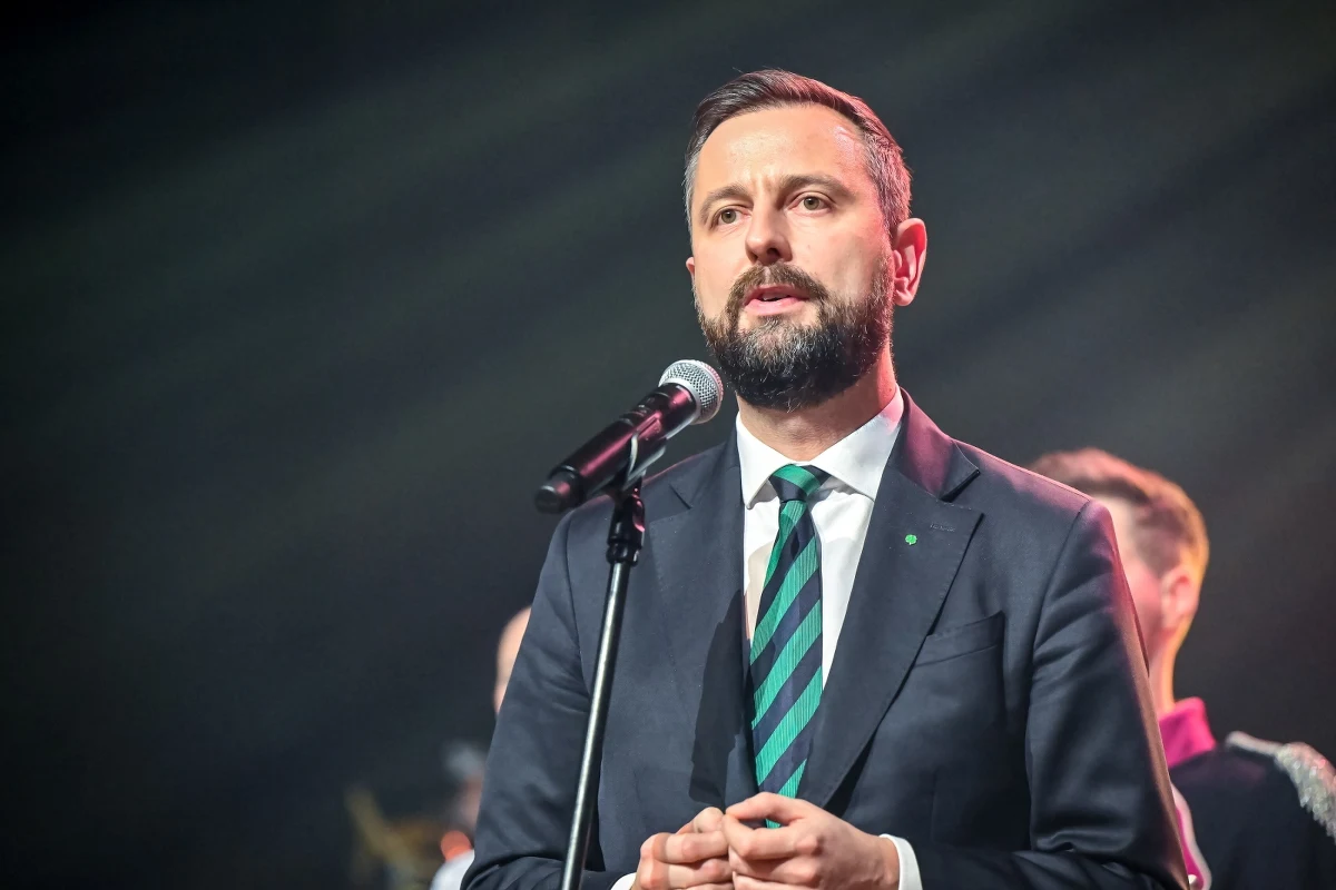 "​Podjąłem decyzję o pilnym utworzeniu w Ministerstwie Obrony Narodowej telefonu zaufania dla Żołnierzy Wojska Polskiego" - poinformował wicepremier i szef resortu Władysław Kosiniak-Kamysz w mediach społecznościowych.