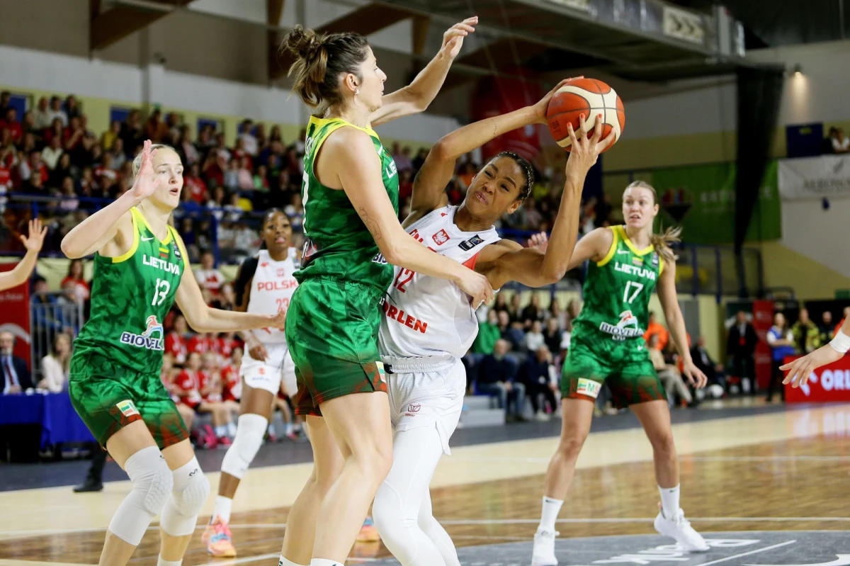 Polskie koszykarki przygotowujące się do kolejnych meczów kwalifikacyjnych do mistrzostw Europy rozgrają w lutym mecz towarzyskie w Sosnowcu. Biało-Czerwone zmierzą się 7 lutego z Czeszkami. Trener Karol Kowalewski podał skład na to zgrupowanie. Mecz z Czeszkami będzie jednym z wielu koszykarskich wydarzeń, jakie w lutym odbędą się w Sosnowcu. 