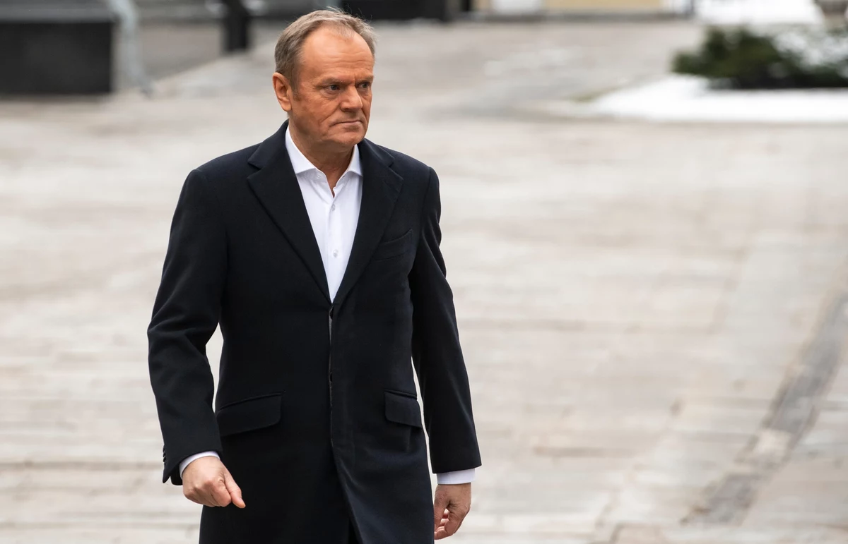 "Prezydent - tym razem prawidłowo - skorzystał z prawa łaski wobec przestępców. To wszystko" - napisał w mediach społecznościowych premier Donald Tusk, komentując decyzję prezydenta Andrzeja Duda o zastosowaniu prawa łaski wobec Mariusza Kamińskiego oraz Macieja Wąsika.
