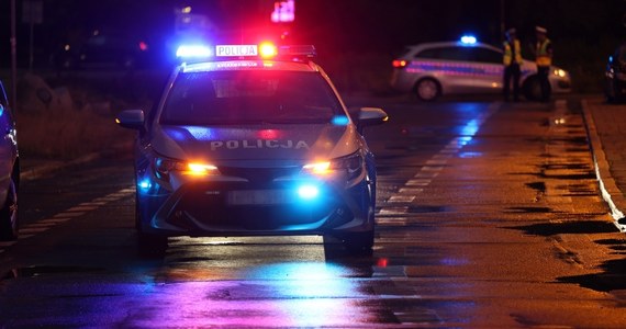 Dwóch policjantów zostało przewiezionych do szpitala po wypadku drogowym w Krakowie - poinformowała "Gazeta Krakowska". Ich obrażenia nie zagrażają życiu.