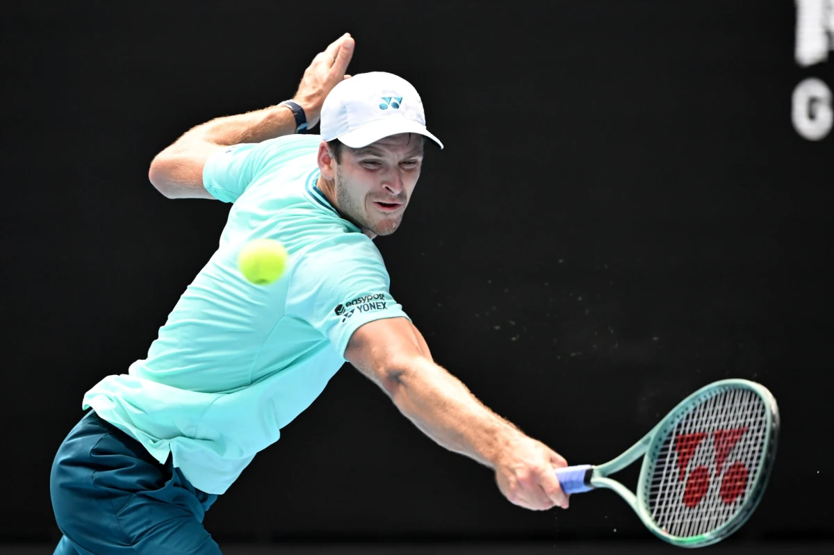 Hubert Hurkacz przegrał z Rosjaninem Daniiłem Miedwiediewem w ćwierćfinale wielkoszlemowego Australian Open 6:7 (4-7), 6:2, 3:6, 7:5, 4:6. Mecz trwał cztery godziny bez minuty.