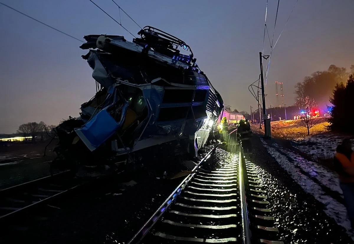 Tragiczny wypadek w Czechach. Co najmniej jedna osoba zginęła, a 16 zostało rannych, gdy między Boguminem a Dziećmorowicami na Zaolziu pociąg Intercity Ostravan zderzył się z samochodem ciężarowym.