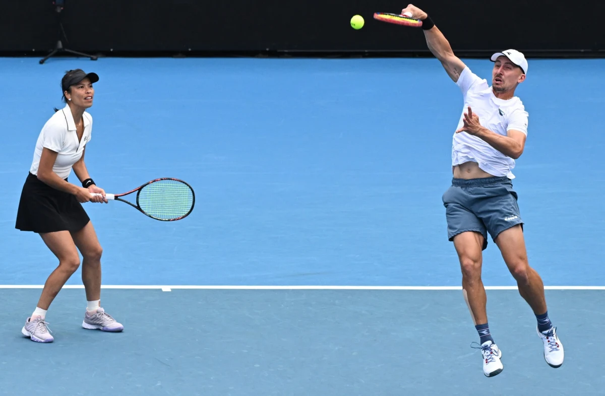 Jan Zieliński w parze z tenisistką z Tajwanu Su-Wei Hsieh awansowali do finału gry mieszanej w wielkoszlemowym Australian Open w Melbourne. W półfinale pokonali parę gospodarzy Jaimee Fourlis i Andrew Harrisa 7:6 (10-8), 6:2.