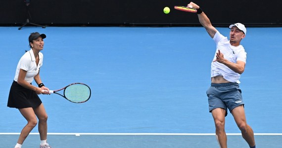 Jan Zieliński w parze z tenisistką z Tajwanu Su-Wei Hsieh awansowali do finału gry mieszanej w wielkoszlemowym Australian Open w Melbourne. W półfinale pokonali parę gospodarzy Jaimee Fourlis i Andrew Harrisa 7:6 (10-8), 6:2.