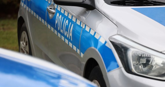 Policjanci z tzw. Archiwum X, pod nadzorem Prokuratury Okręgowej w Gliwicach rozwikłali sprawę zabójstwa 34-latki, do którego doszło w ubiegłym roku. Mężczyzna  próbował upozorować zbrodnię. Zatopił samochód, w którym spała kobieta. Prawda wyszła jednak na jaw. Sprawcy grozi dożywotni pobyt w więzieniu.