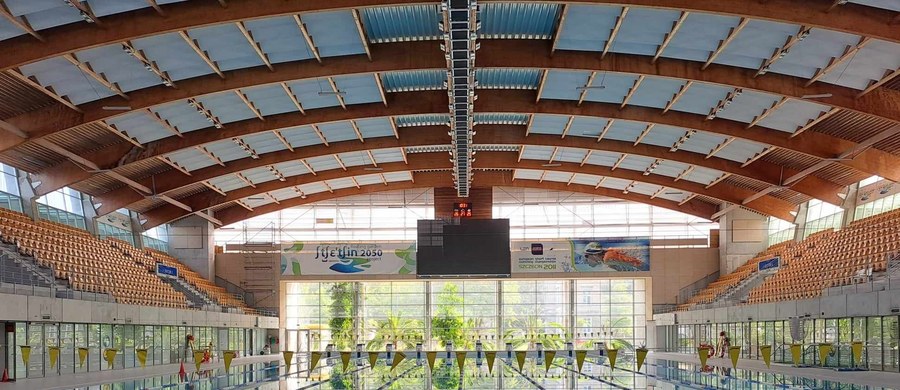 Szczeciński basen olimpijski dziś jest zamknięty. Powodem zapowiadana wichura i obawy, by silny wiatr nie uszkodził przeszklonej elewacji Floating Areny, co już miało miejsce.