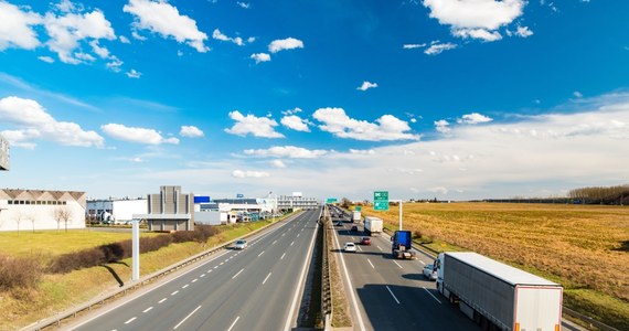 Czeski dziennik "Pravo" ostrzega w środę czytelników, że niektóre portale pobierają dodatkowe opłaty przy sprzedaży elektronicznych winiet uprawniających do przejazdów autostradami. Według gazety sięgają one 10 proc. ceny winiet i są widoczne dopiero po zapłaceniu.