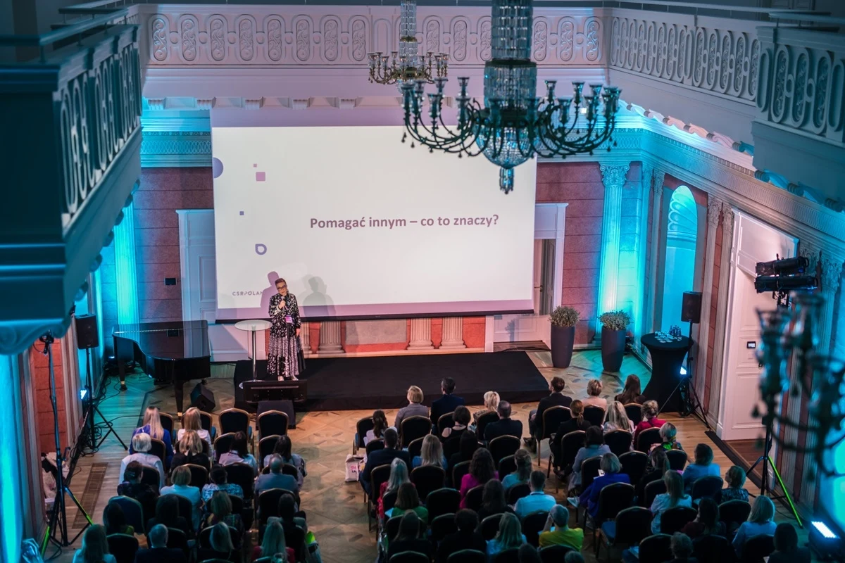 Jakie zmiany czekają biznes w kolejnych dekadach? Jak wykorzystać talenty pracowników w celu zmiany świata? Jak mówić o społecznym zaangażowaniu firmy? O tym 21 i 22 marca w Krakowie będą rozmawiać eksperci i uczestnicy CSR Poland 2024. Druga edycja konferencji pod hasłem “Human side of business” pozwoli pogłębić wiedzę i poznać praktyczny aspekt działań przedsiębiorstw z zakresu zrównoważonego rozwoju.