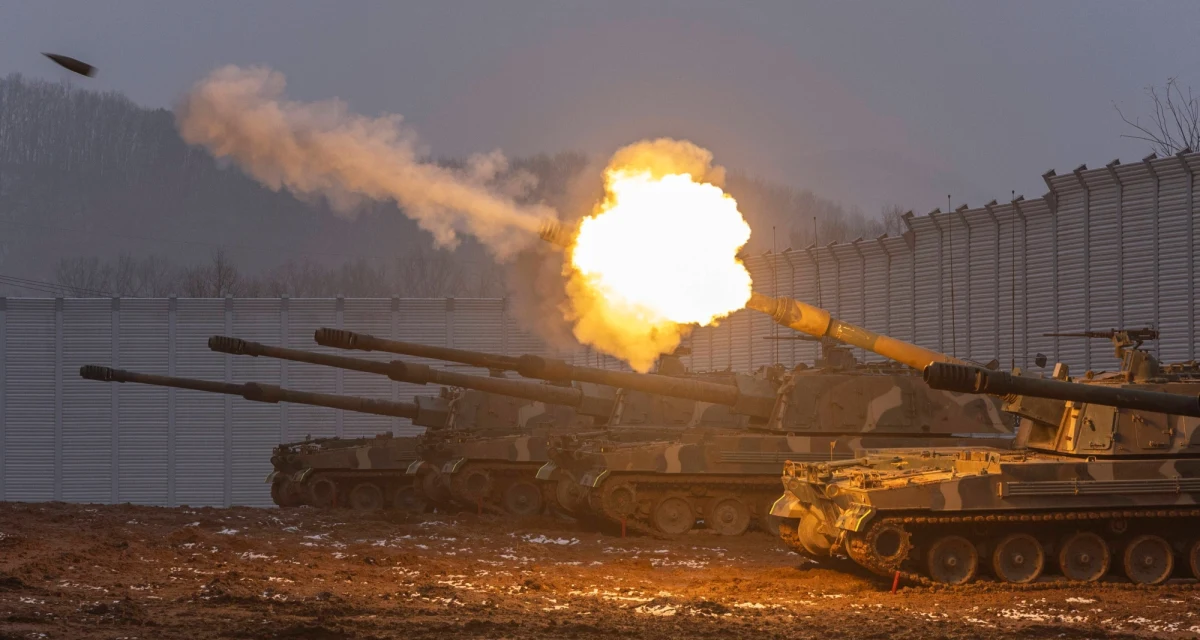 ​Niepokojące informacje napływają z Korei Południowej. Dziennik "Korean Herald" pisze, że jeśli tamtejszy parlament nie zajmie się ustawą podnoszącą limit pożyczkowy przed kwietniowymi wyborami, warta 30 bln wonów (ok. 90 mld zł) umowa eksportowa z Polską może "zostać zmniejszona albo całkowicie porzucona".