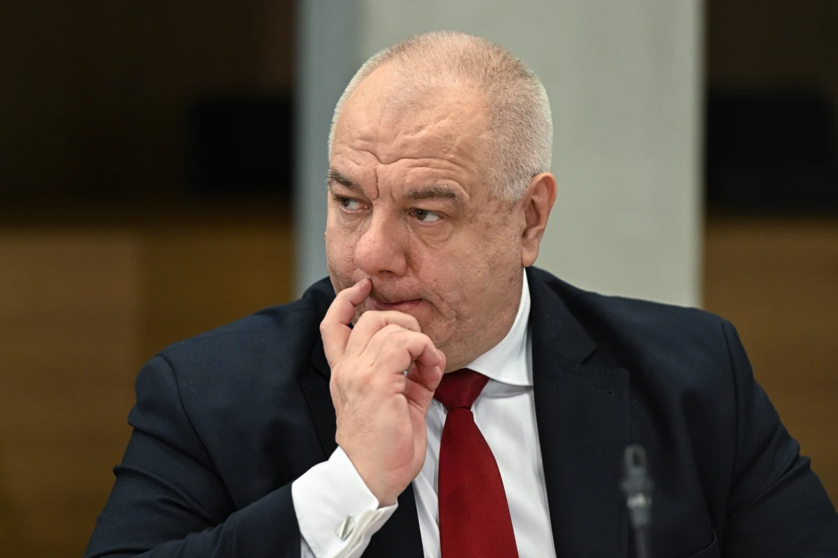 „Aby umowa z Pocztą Polską na przeprowadzenie wyborów mogła być zawarta, musiałyby być zabezpieczone środki na koncie Ministerstwa Aktywów Państwowych (…).  Nieudało się do końca zabezpieczyć środków, które umożliwiłyby zawarcie takiej umowy, bo okres był niezwykle krótki” - zeznał były szef MAP Jacek Sasin przed komisją śledczą ds. "wyborów kopertowych". Na pytanie, kto powierzył przeprowadzenie wyborów Poczcie Polskiej i PWPW odparł, że był to Prezes Rady Ministrów.